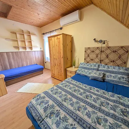 In 33086 Nyaraló Balatonmáriafürdő